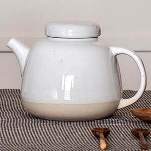 Theepot XL Soft Cer white Glaze with Dots 1400ml - Kinta