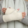 Handwarmers Cosy Créme - Sjaal met Verhaal