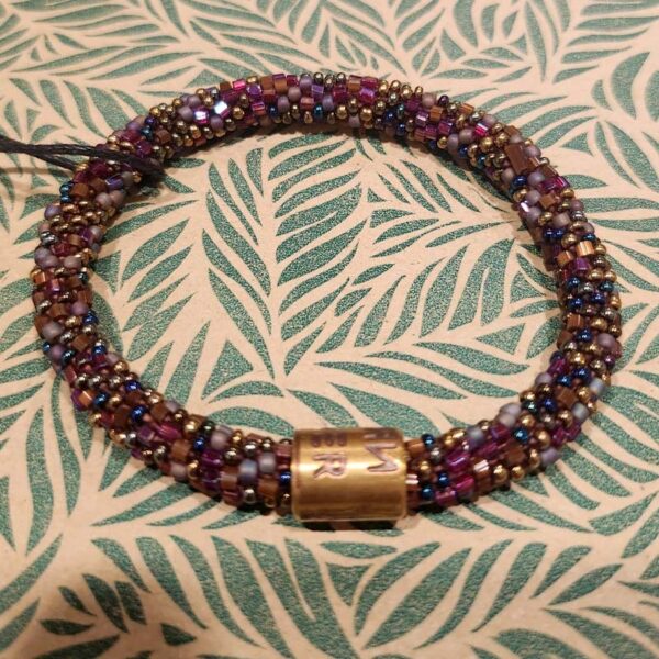 Armband roll on bruin met glazen kralen - Return to Sender
