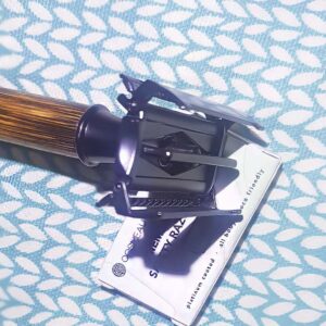 Safety Razor met Vlindersluiting Matte Black Bamboe - Bamboozy